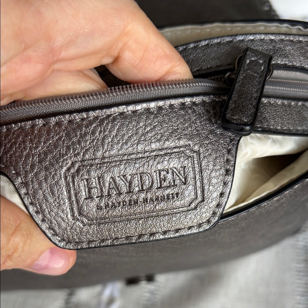 NWOT HAYDEN HARNETT Alissa Crossbody Bag silver metallic - Picture 5 of 10